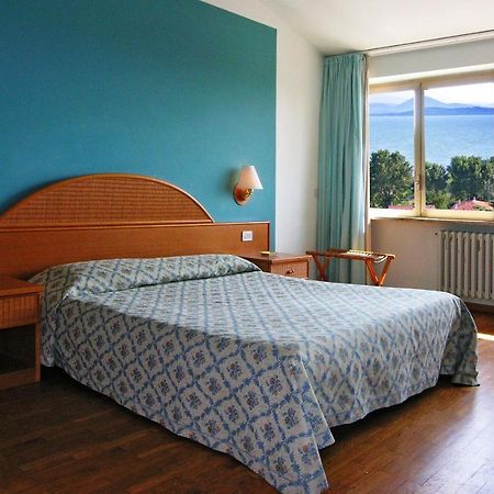 Hotel Cavalieri Passignano sul Trasimeno Esterno foto