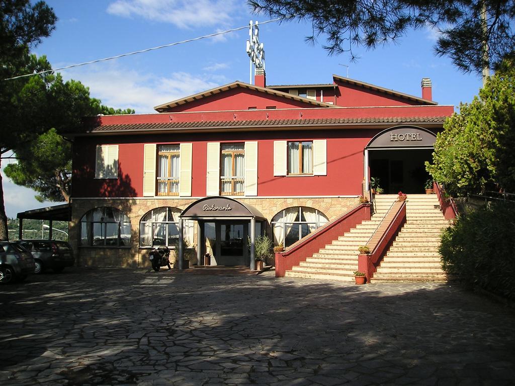 Hotel Cavalieri Passignano sul Trasimeno Esterno foto