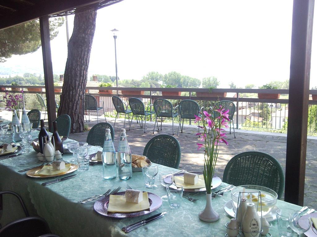 Hotel Cavalieri Passignano sul Trasimeno Esterno foto