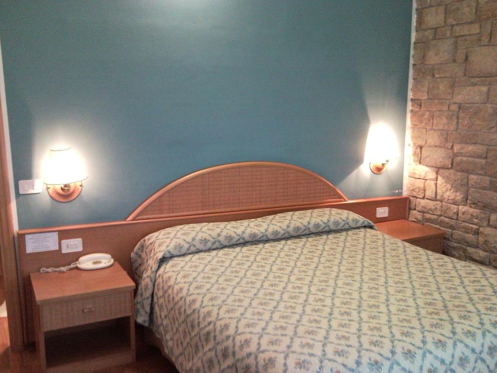 Hotel Cavalieri Passignano sul Trasimeno Esterno foto