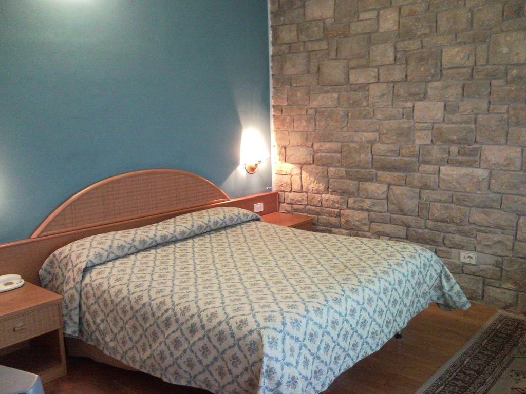 Hotel Cavalieri Passignano sul Trasimeno Esterno foto
