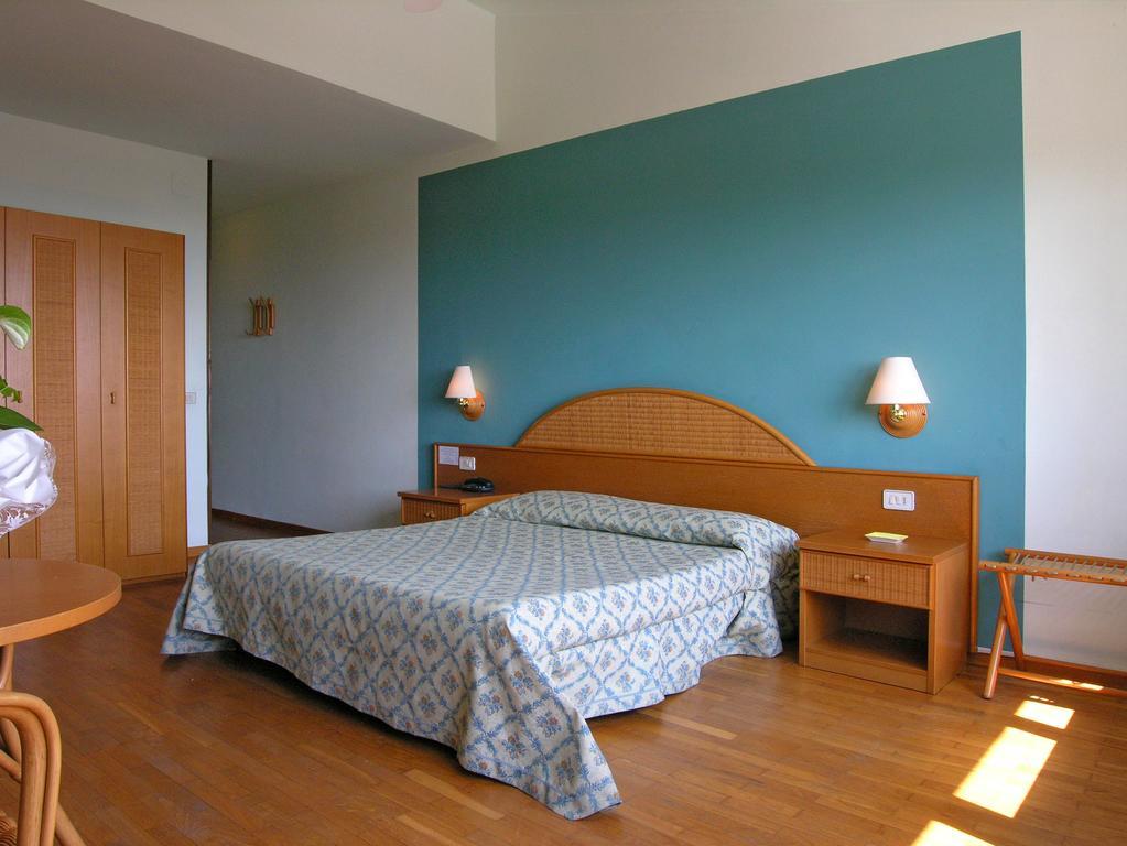 Hotel Cavalieri Passignano sul Trasimeno Esterno foto