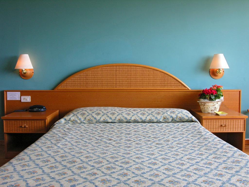 Hotel Cavalieri Passignano sul Trasimeno Esterno foto
