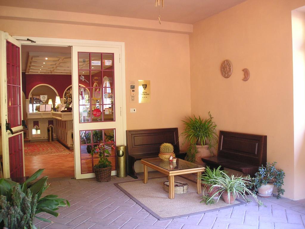Hotel Cavalieri Passignano sul Trasimeno Esterno foto