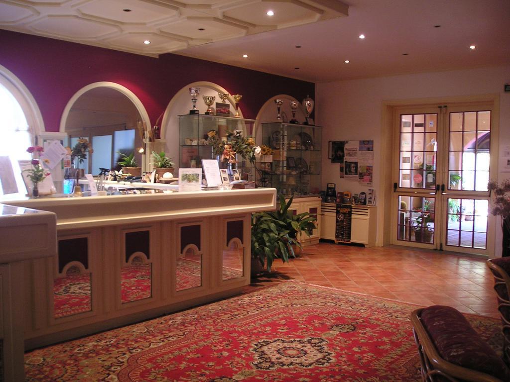 Hotel Cavalieri Passignano sul Trasimeno Esterno foto