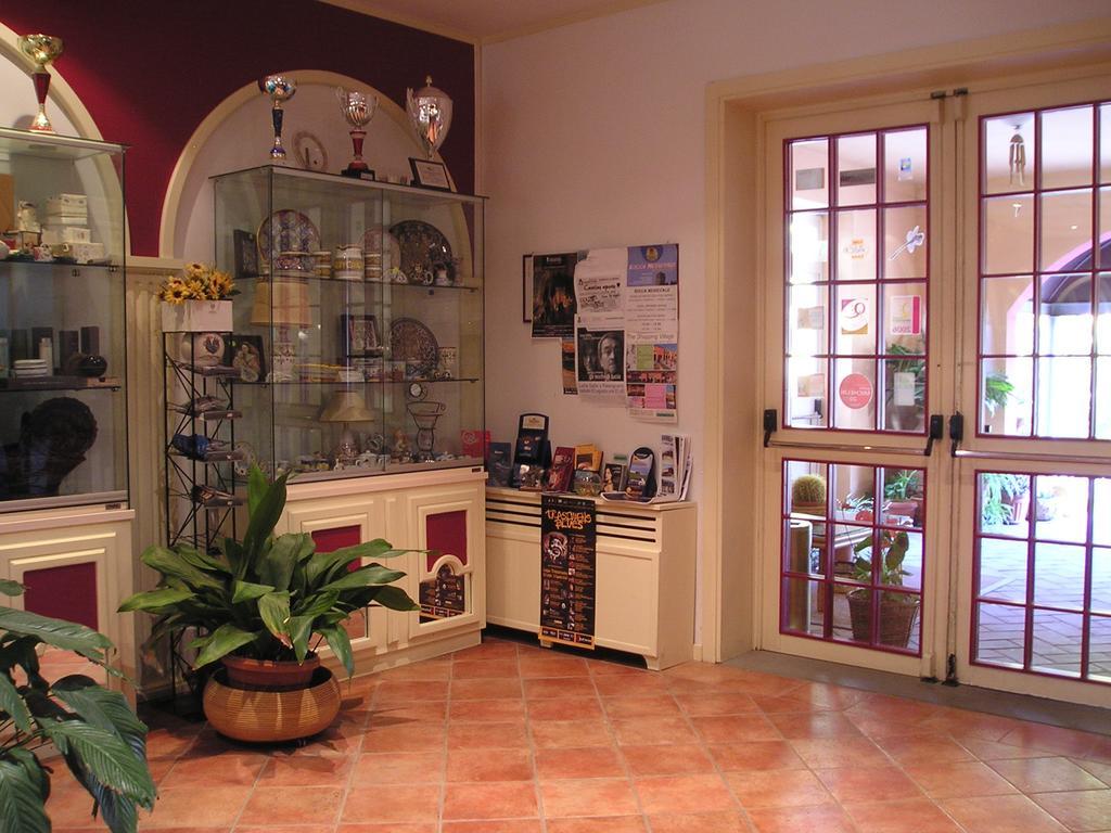 Hotel Cavalieri Passignano sul Trasimeno Esterno foto