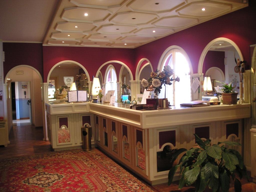 Hotel Cavalieri Passignano sul Trasimeno Esterno foto