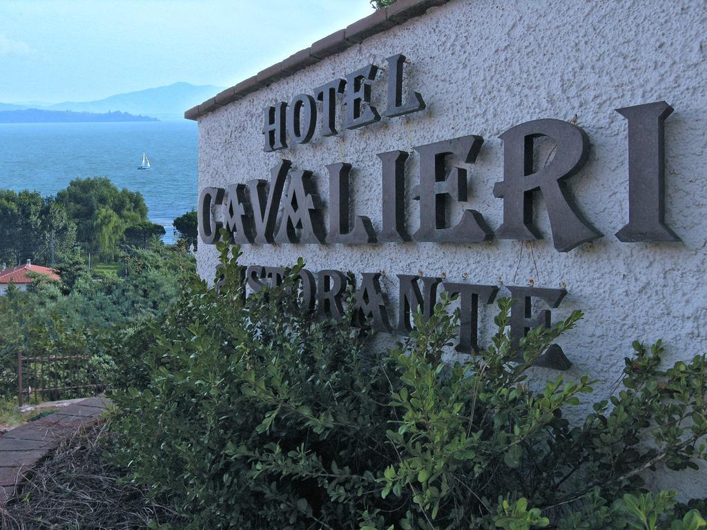 Hotel Cavalieri Passignano sul Trasimeno Esterno foto