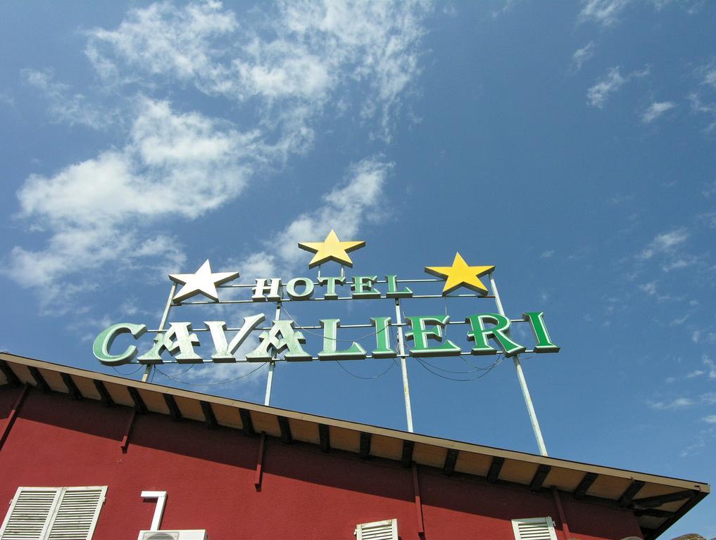 Hotel Cavalieri Passignano sul Trasimeno Esterno foto