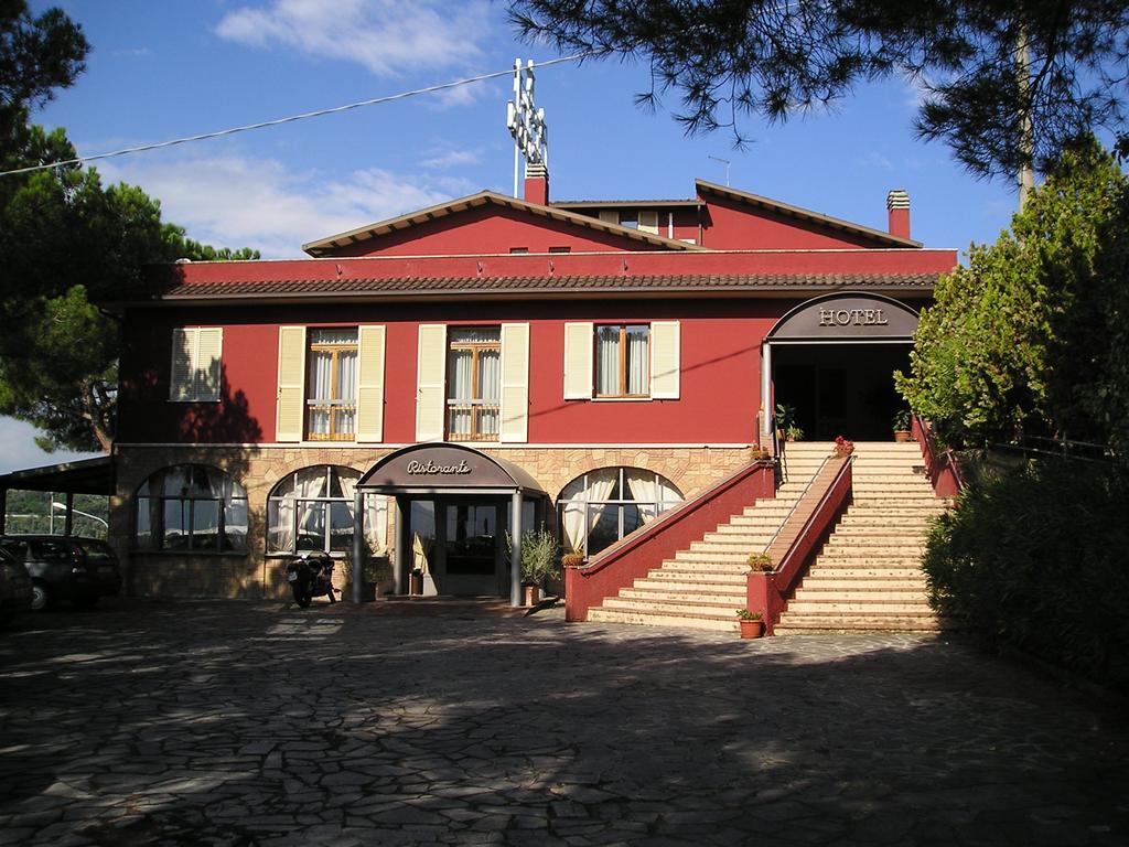 Hotel Cavalieri Passignano sul Trasimeno Esterno foto