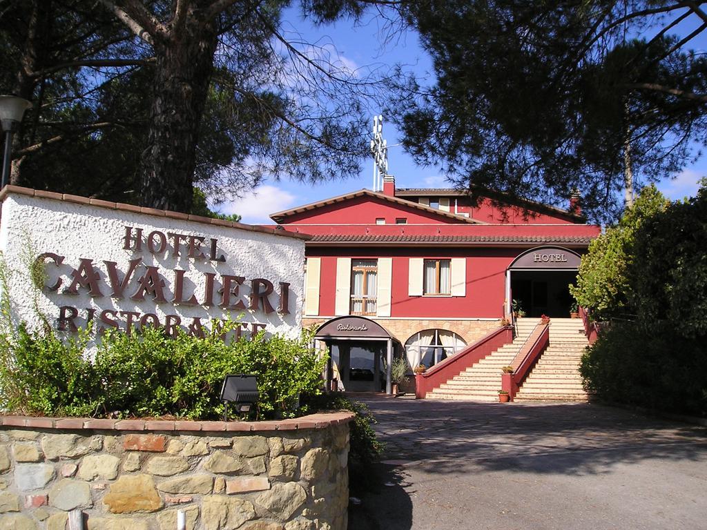 Hotel Cavalieri Passignano sul Trasimeno Esterno foto
