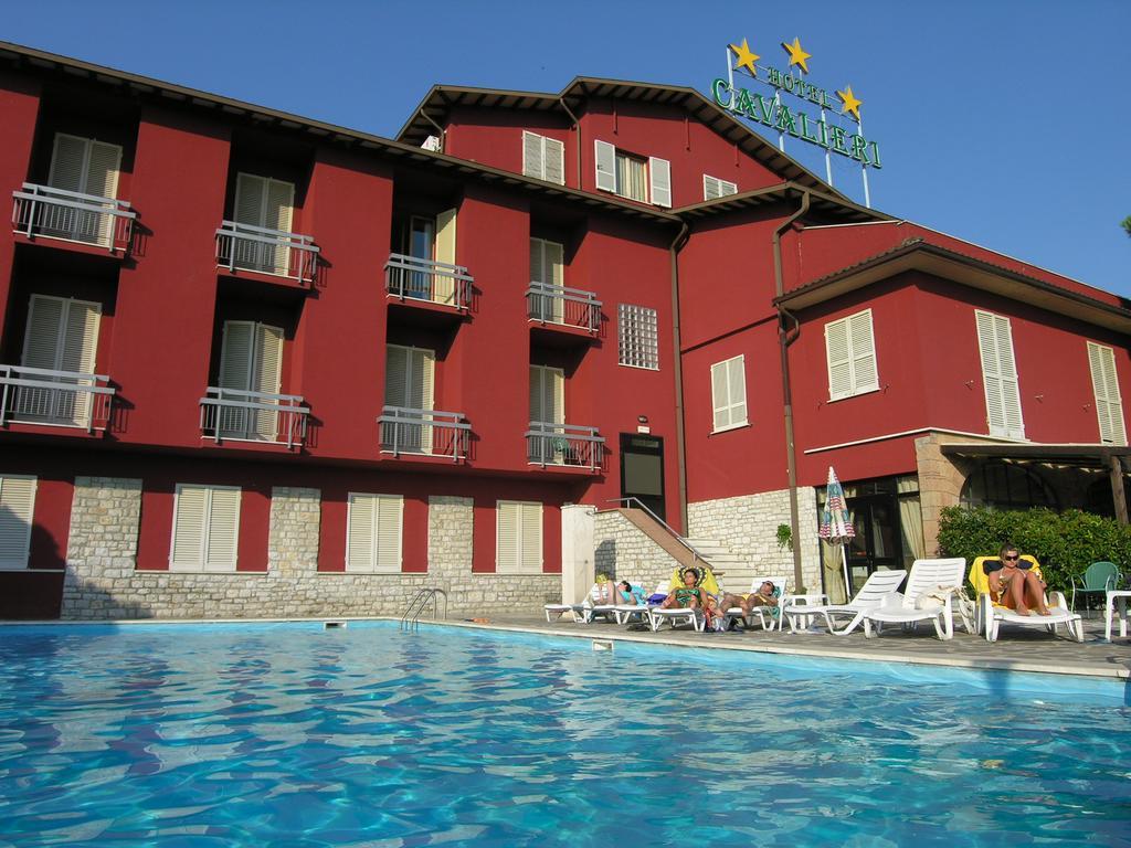 Hotel Cavalieri Passignano sul Trasimeno Esterno foto