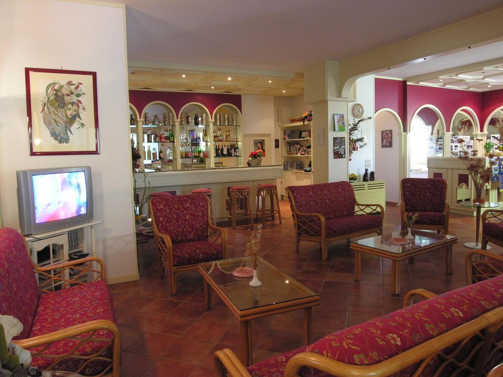 Hotel Cavalieri Passignano sul Trasimeno Esterno foto