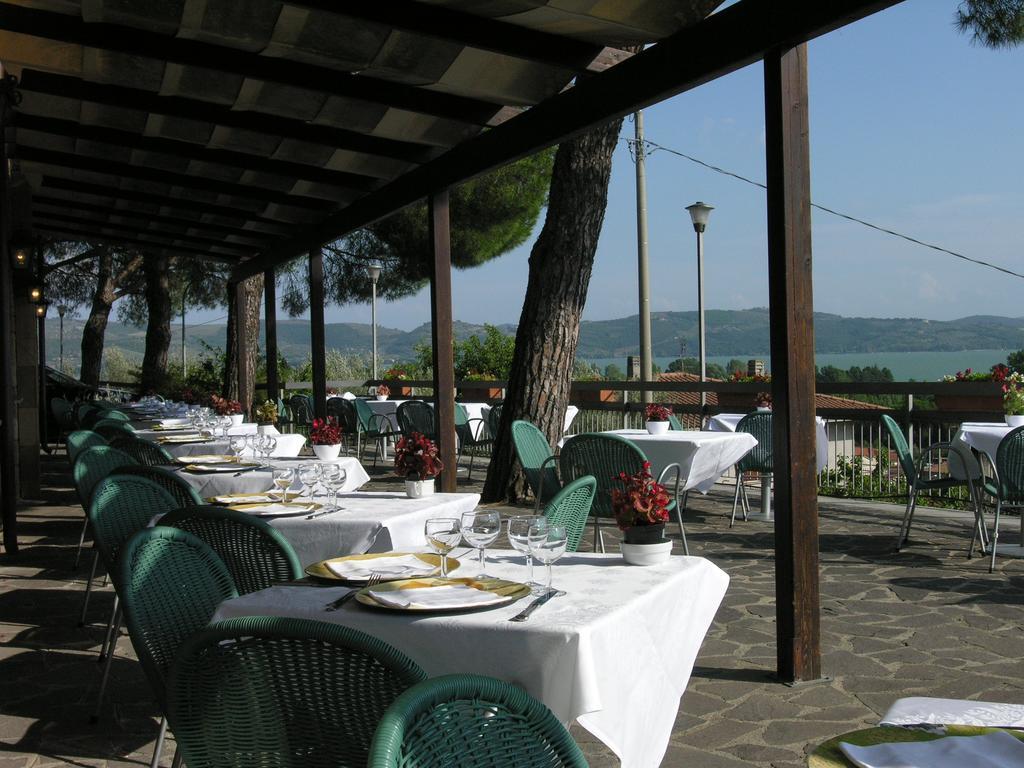 Hotel Cavalieri Passignano sul Trasimeno Esterno foto