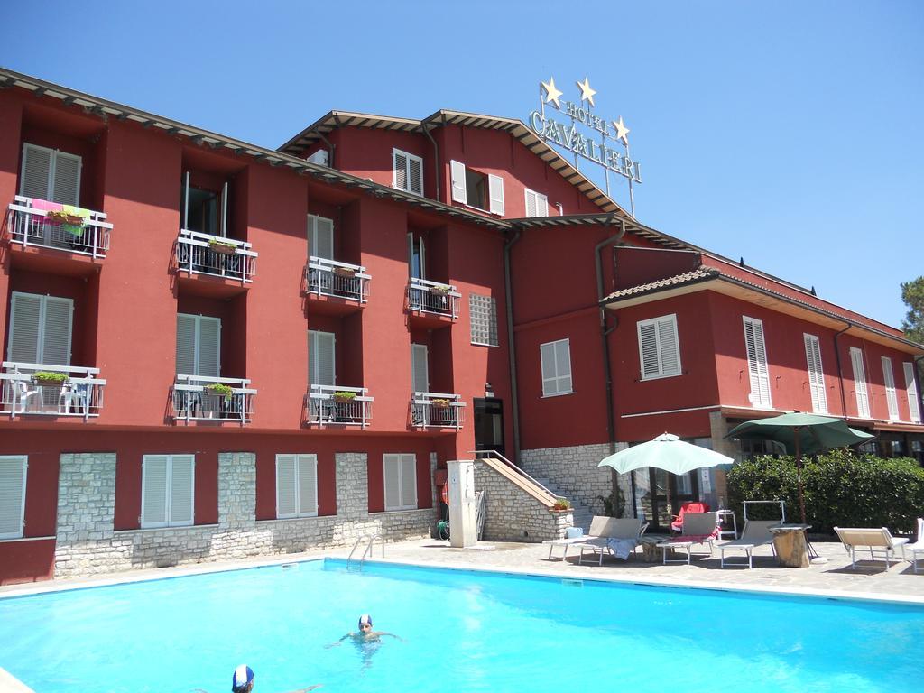 Hotel Cavalieri Passignano sul Trasimeno Esterno foto