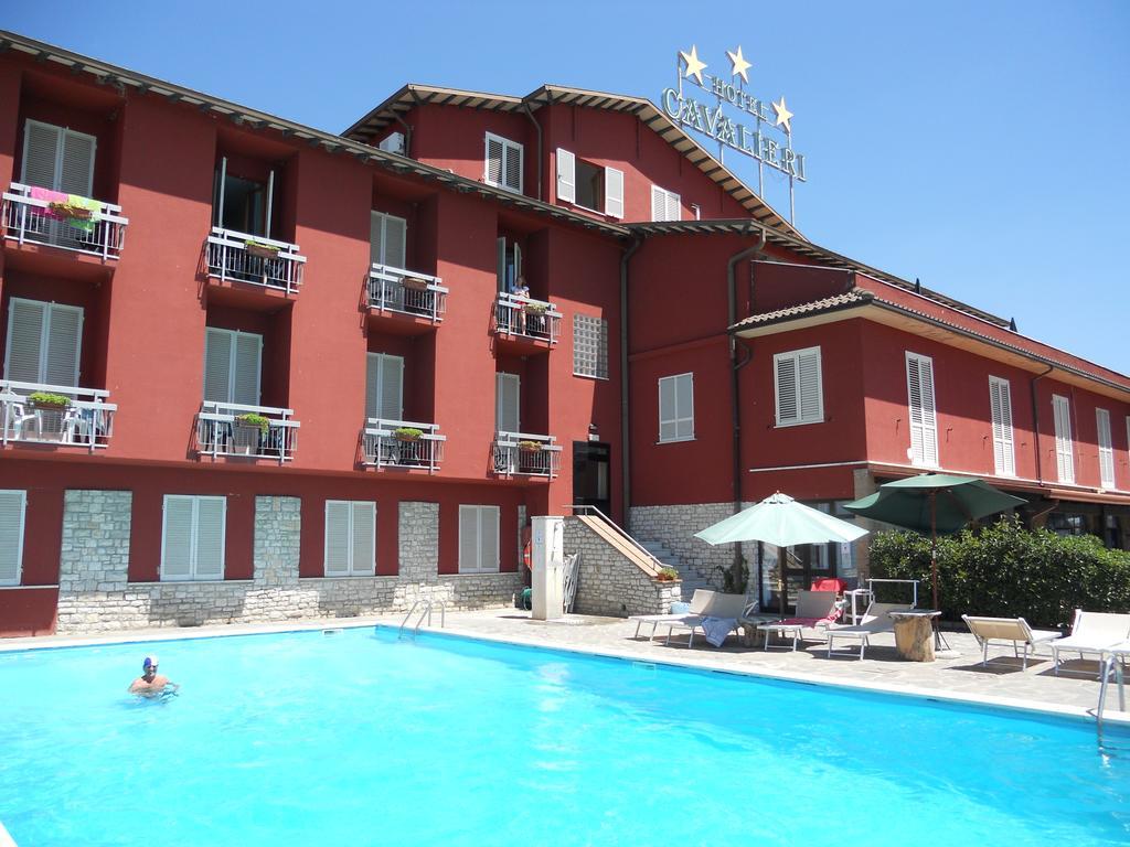 Hotel Cavalieri Passignano sul Trasimeno Esterno foto