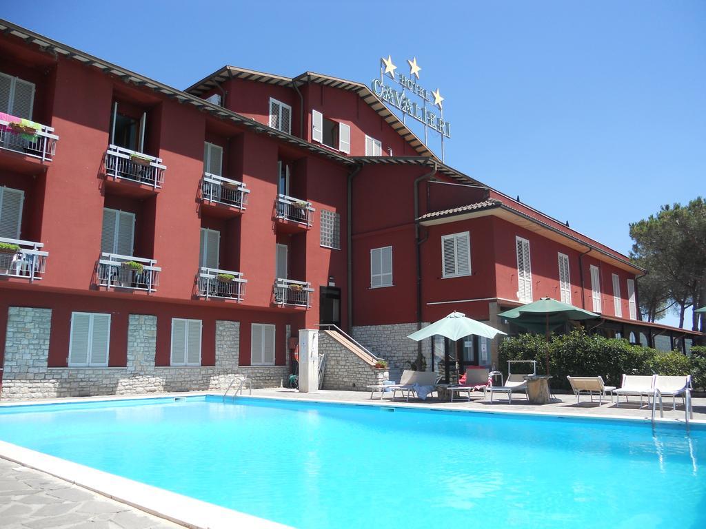 Hotel Cavalieri Passignano sul Trasimeno Esterno foto