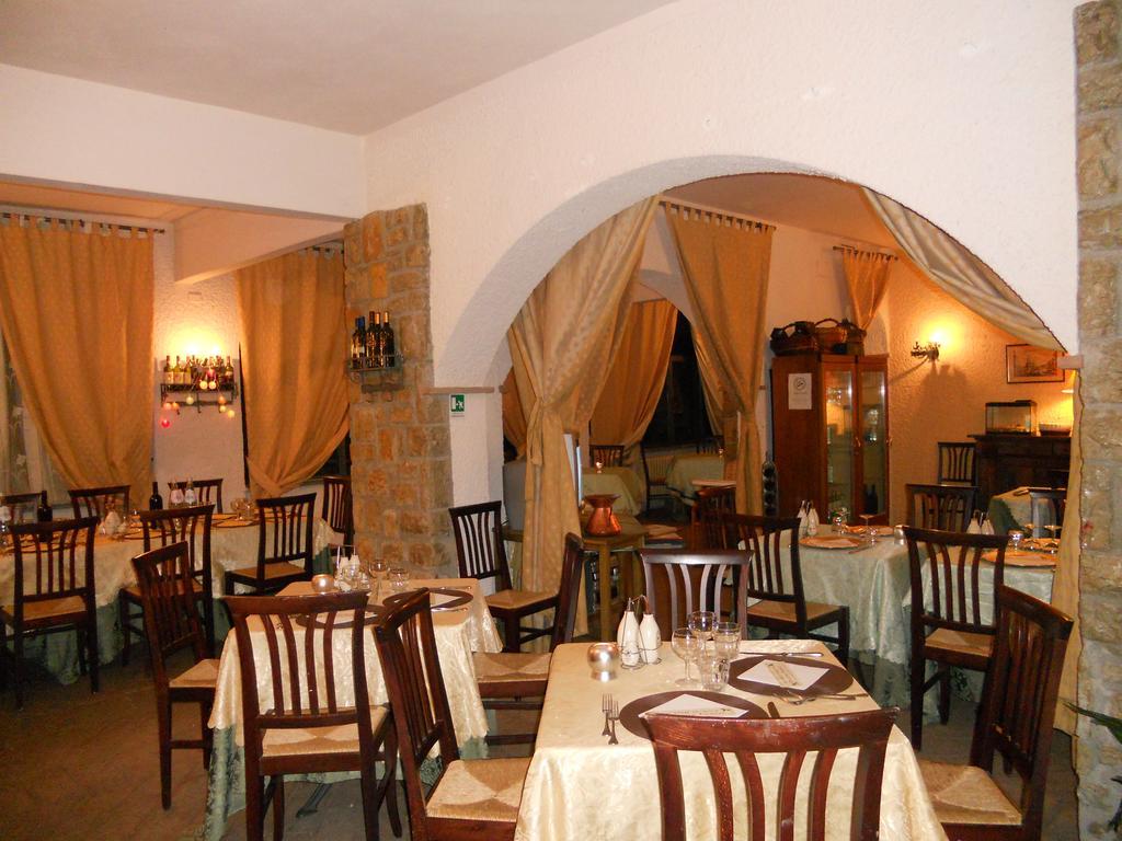 Hotel Cavalieri Passignano sul Trasimeno Esterno foto