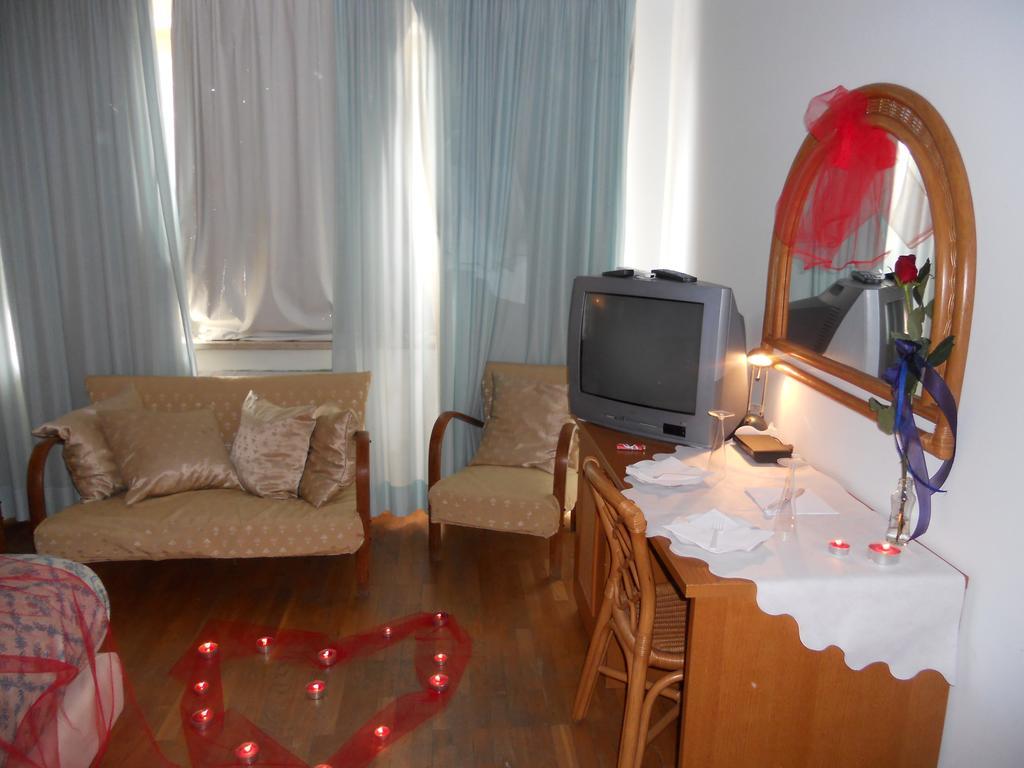 Hotel Cavalieri Passignano sul Trasimeno Esterno foto