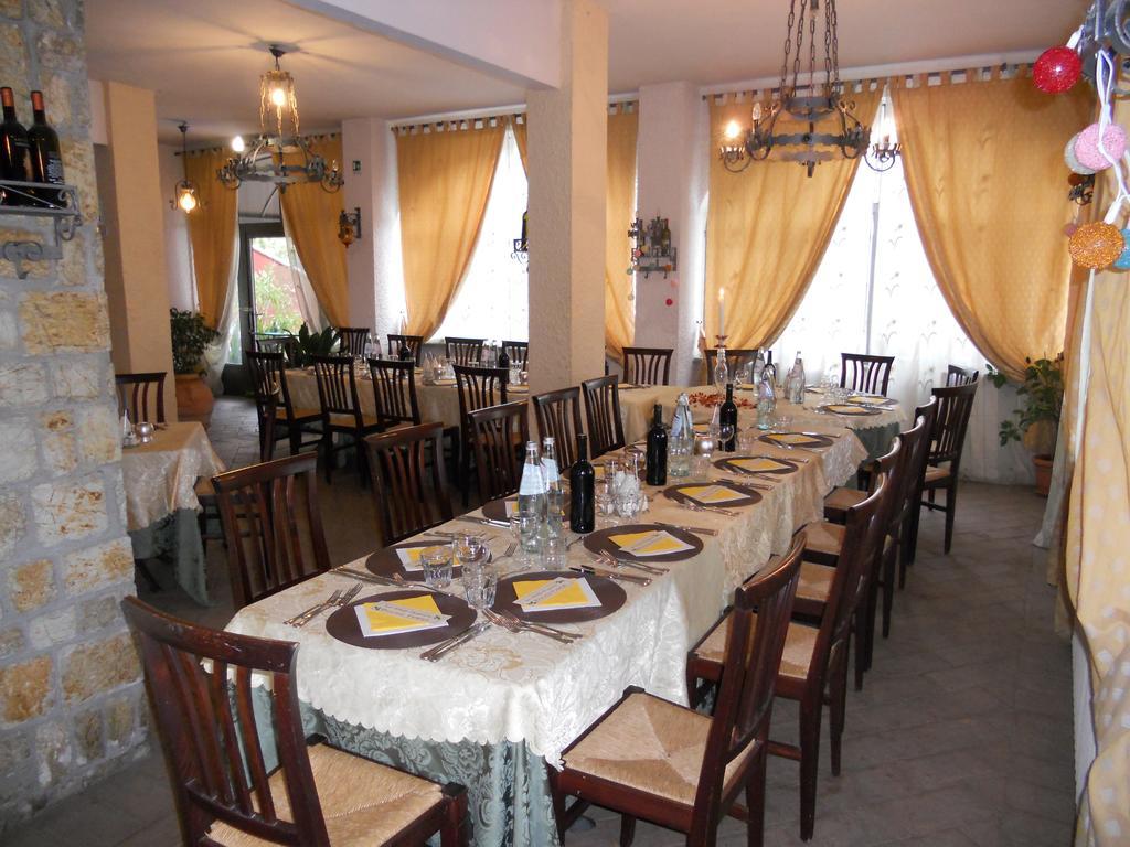 Hotel Cavalieri Passignano sul Trasimeno Esterno foto