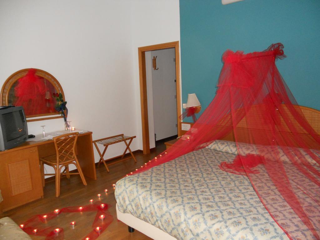 Hotel Cavalieri Passignano sul Trasimeno Esterno foto