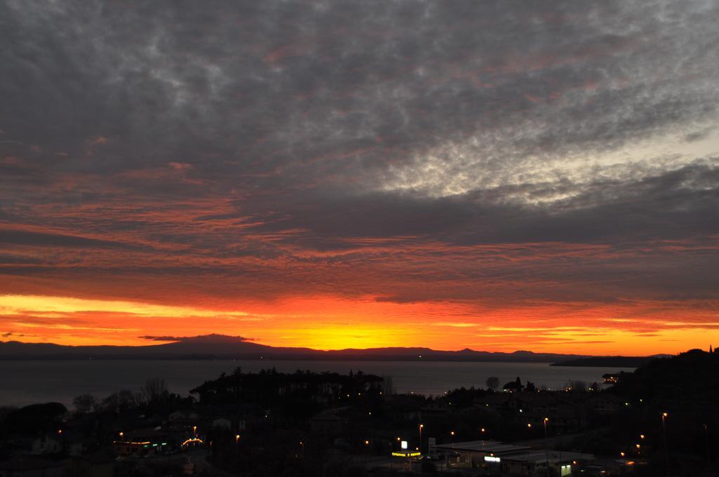 Hotel Cavalieri Passignano sul Trasimeno Esterno foto