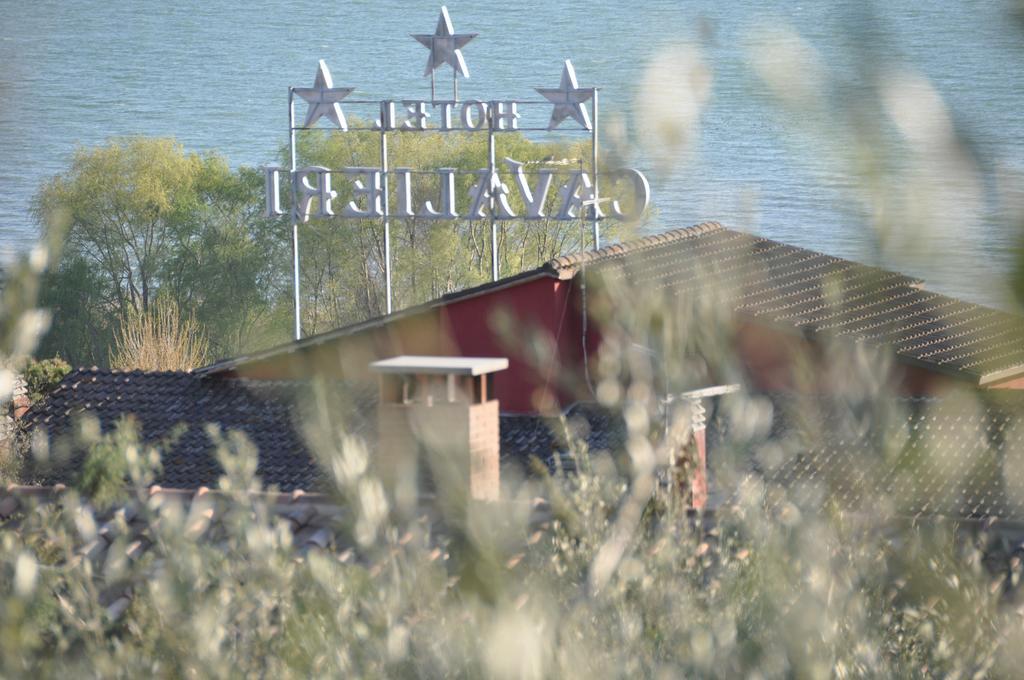 Hotel Cavalieri Passignano sul Trasimeno Esterno foto