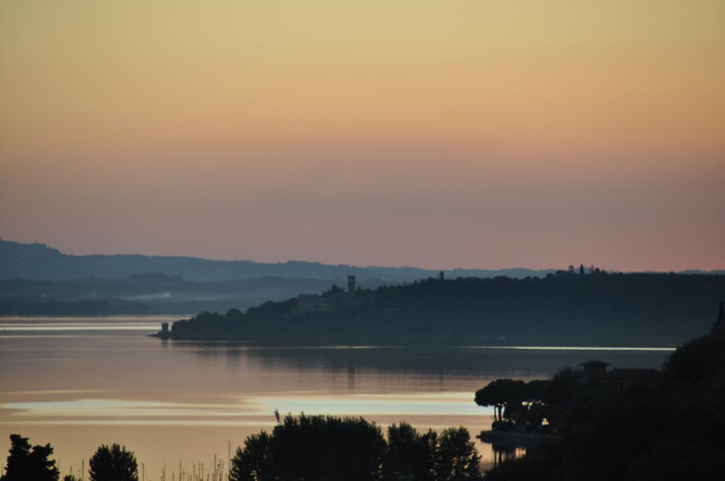 Hotel Cavalieri Passignano sul Trasimeno Esterno foto