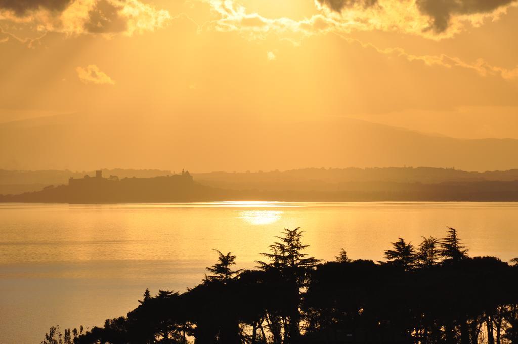 Hotel Cavalieri Passignano sul Trasimeno Esterno foto