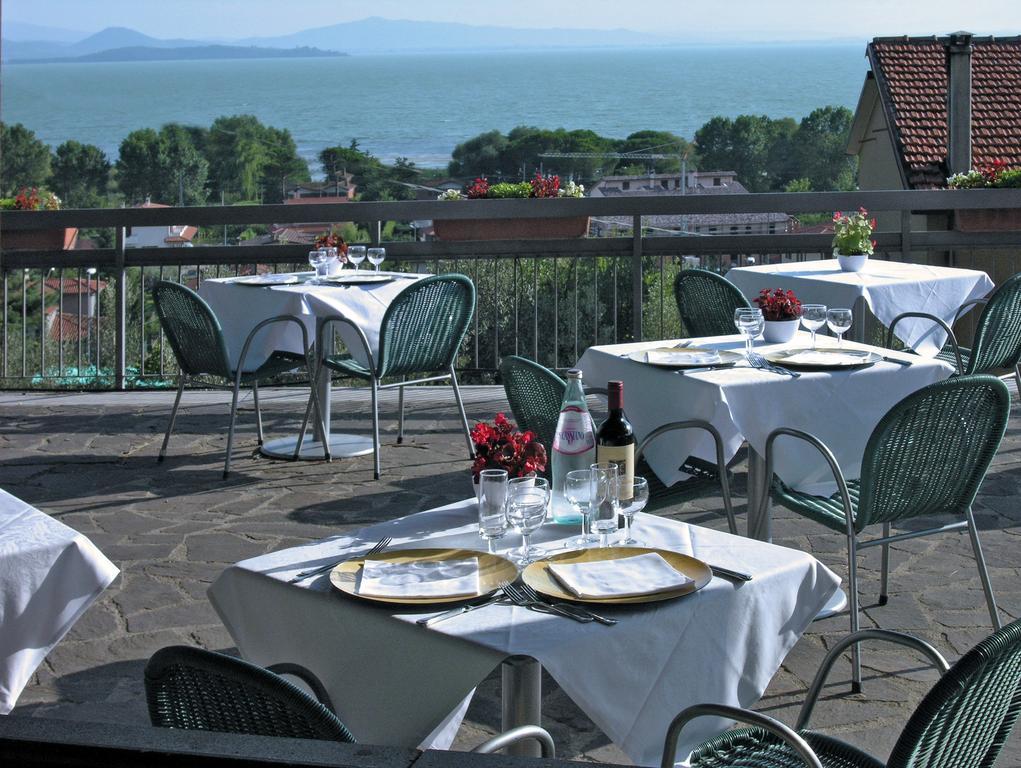 Hotel Cavalieri Passignano sul Trasimeno Esterno foto