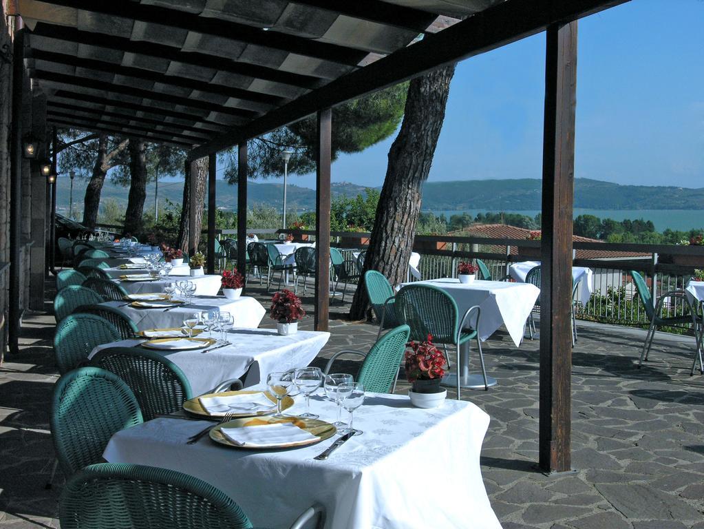 Hotel Cavalieri Passignano sul Trasimeno Esterno foto