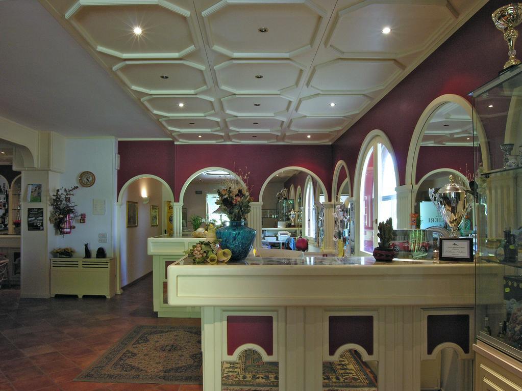 Hotel Cavalieri Passignano sul Trasimeno Esterno foto