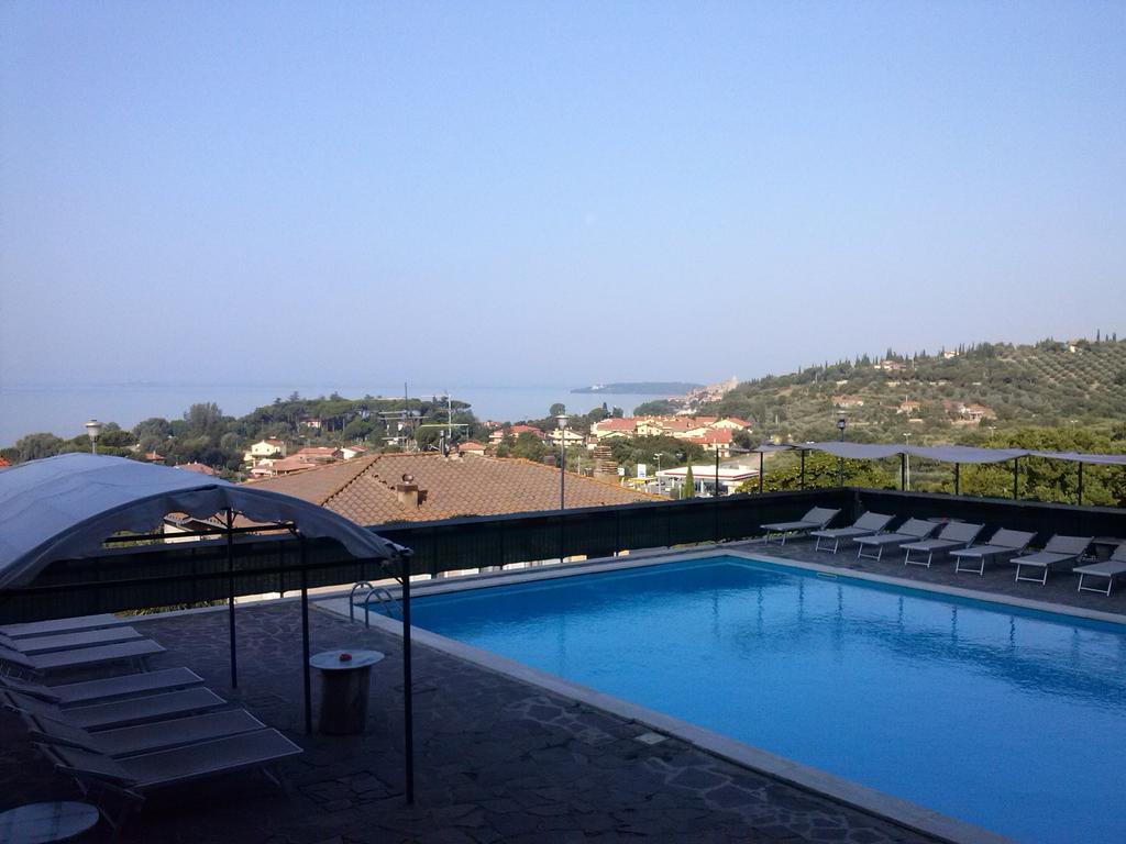 Hotel Cavalieri Passignano sul Trasimeno Esterno foto