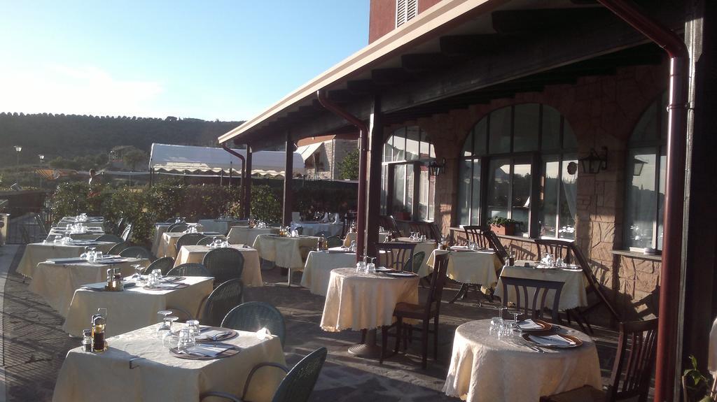 Hotel Cavalieri Passignano sul Trasimeno Esterno foto