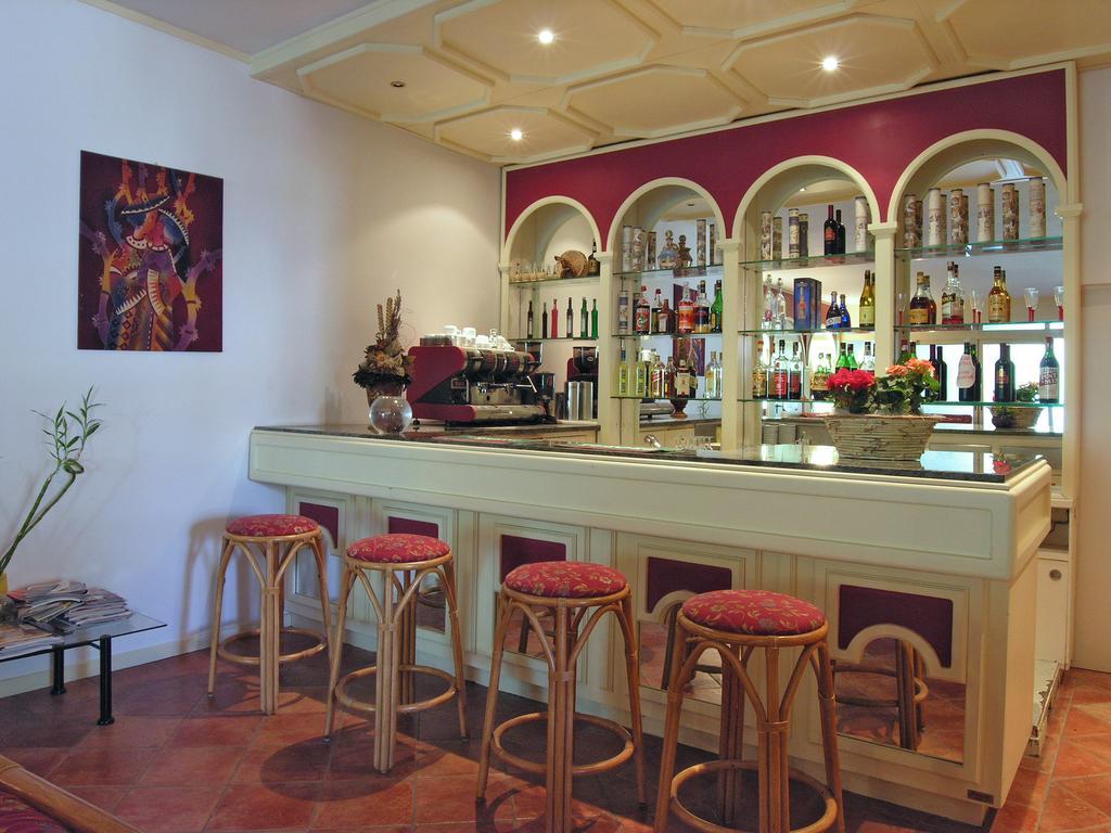 Hotel Cavalieri Passignano sul Trasimeno Esterno foto