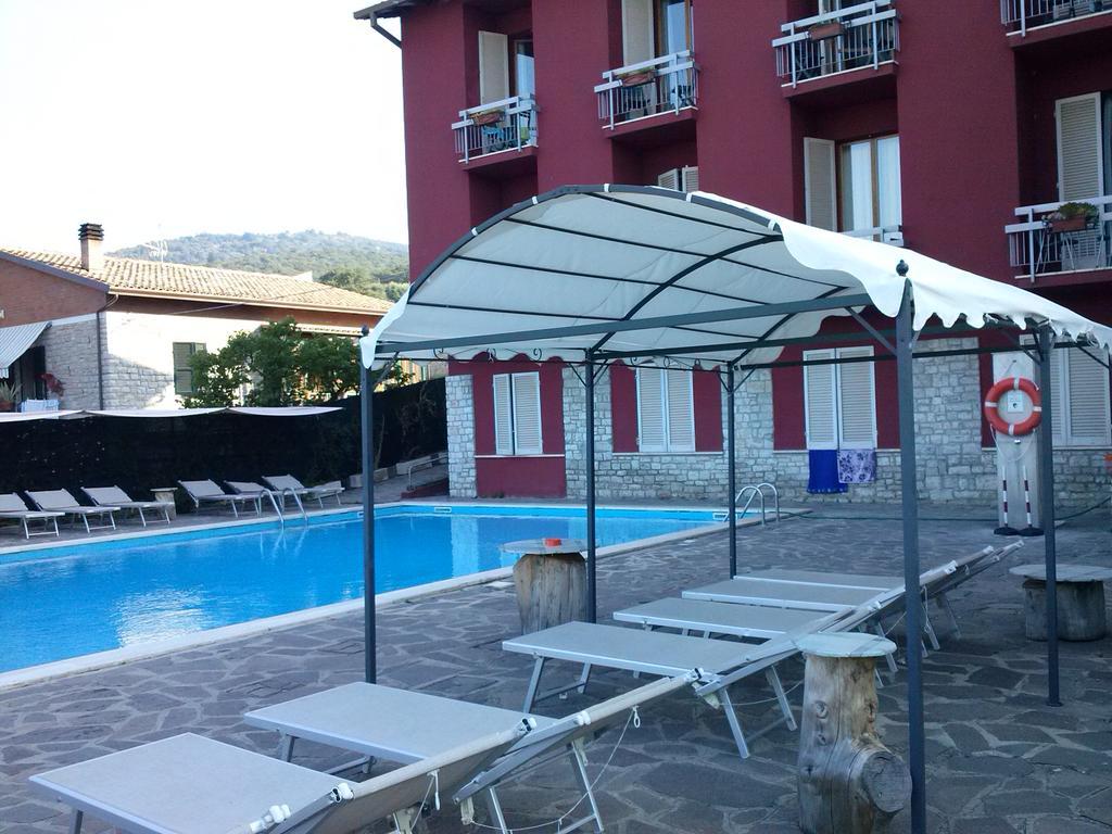 Hotel Cavalieri Passignano sul Trasimeno Esterno foto