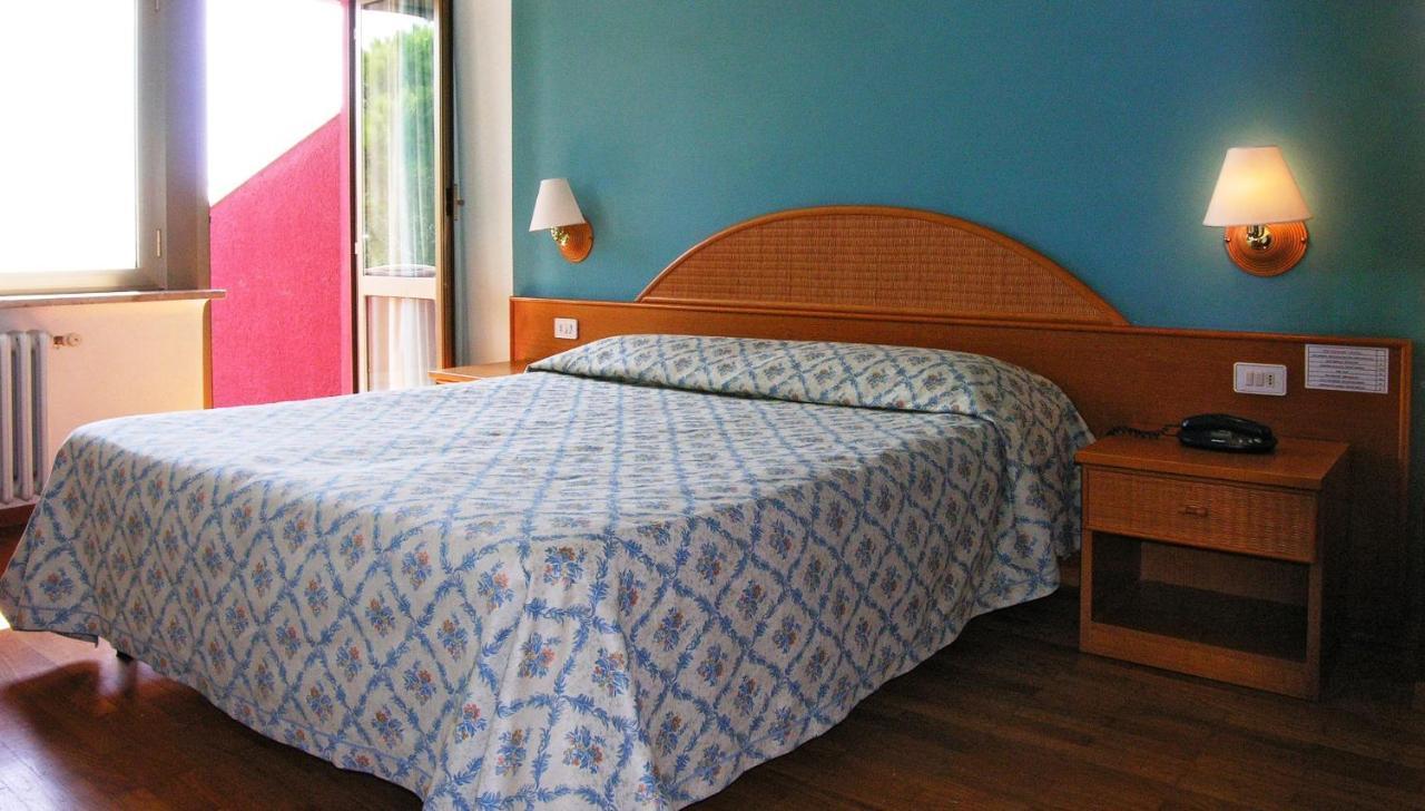 Hotel Cavalieri Passignano sul Trasimeno Esterno foto